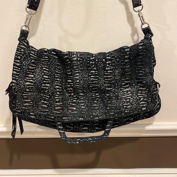 Arza Designer Shoulder Messenger/Laptop Bag in Tiger Print - Picture 4 of 7